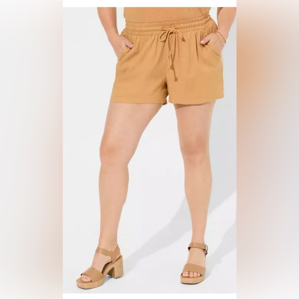 Torrid Pull On Stretch Mid-Rise Short